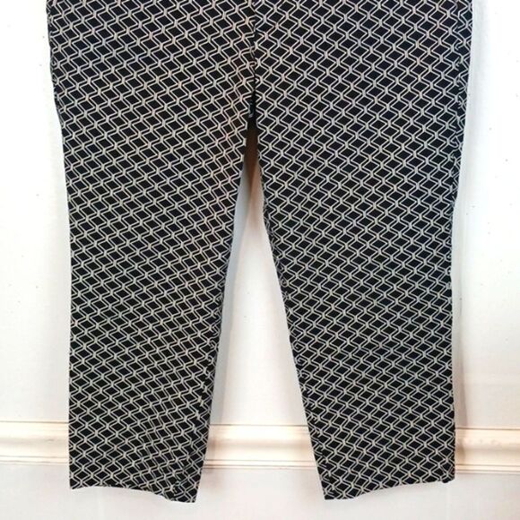 A.N.A  A New Approach  mid- rise black & white  straight leg cropped pants sz 12 - Picture 3 of 10